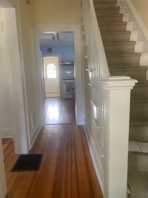 Stairway to 2nd Floor - 516 Oldfield Rd