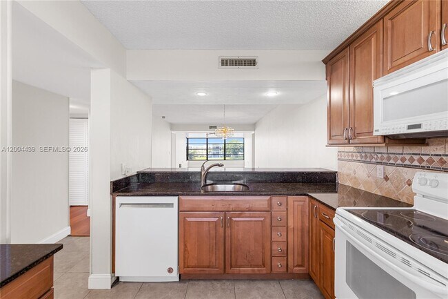 Building Photo - 1524 Whitehall Dr