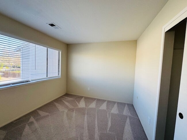 Building Photo - 2 BR 1.5 BA townhome in Walnut Creek-move-in ready!