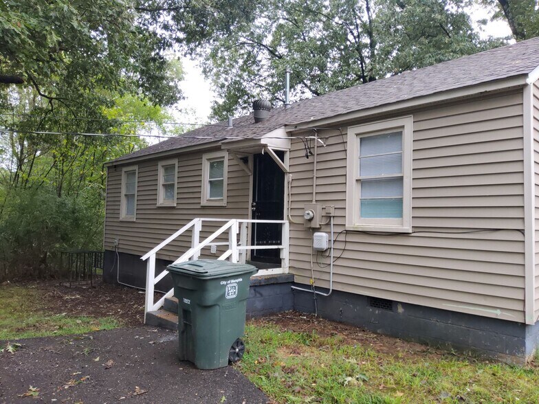 Building Photo - 1872 Portland Ave