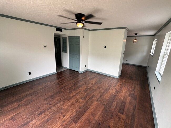 Building Photo - 5102 Invicta Dr