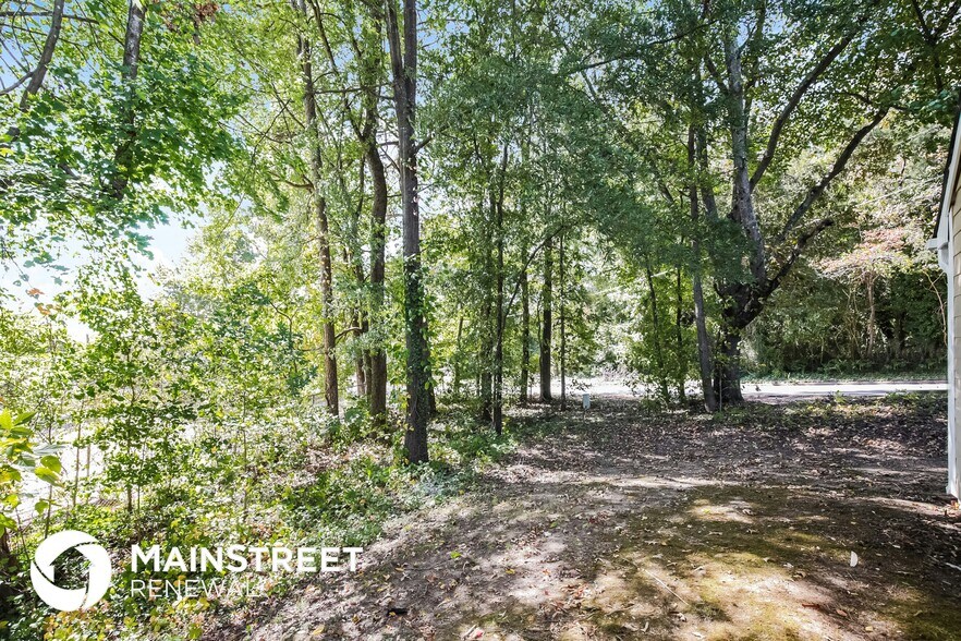 Building Photo - 2 Pipers Glen Ct