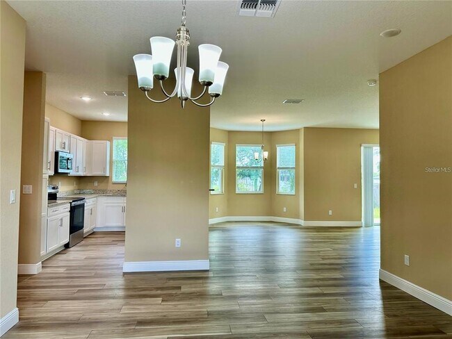 Building Photo - 13075 House Finch Rd