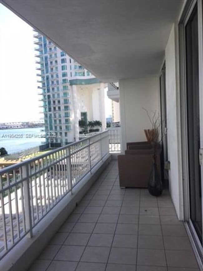 Building Photo - 801 Brickell Key Blvd