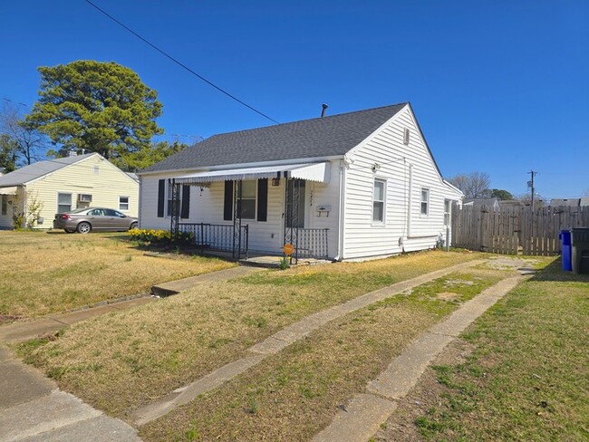 Building Photo - SPACIOUS 3 BEDROOM HOME LOCATED IN NORFOLK...