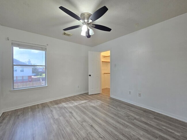 Building Photo - 6007 Bassetdale Ln