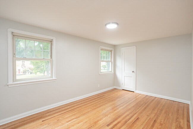 Building Photo - 306 Winona Blvd