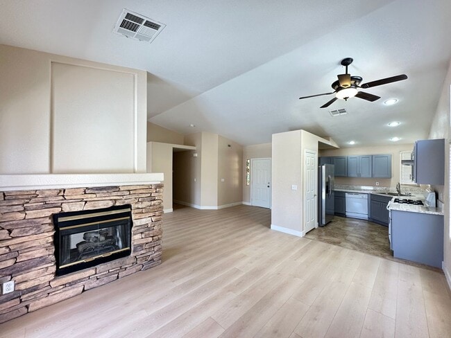 Building Photo - Vista Del Sol-Phase 8