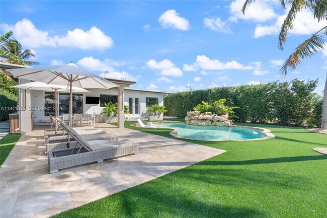 Building Photo - 7810 Hawthorne Ave