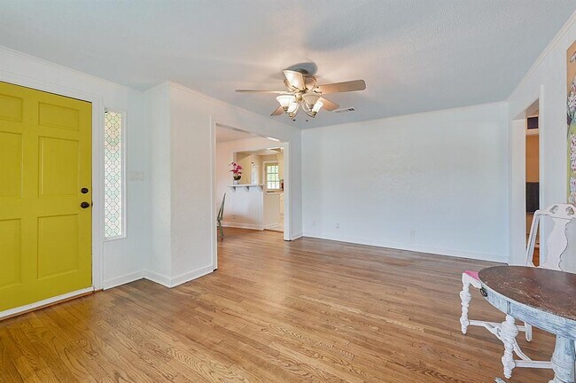 Building Photo - 809 S Coulter Dr