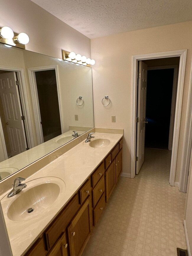 Building Photo - 1017 Smither Dr