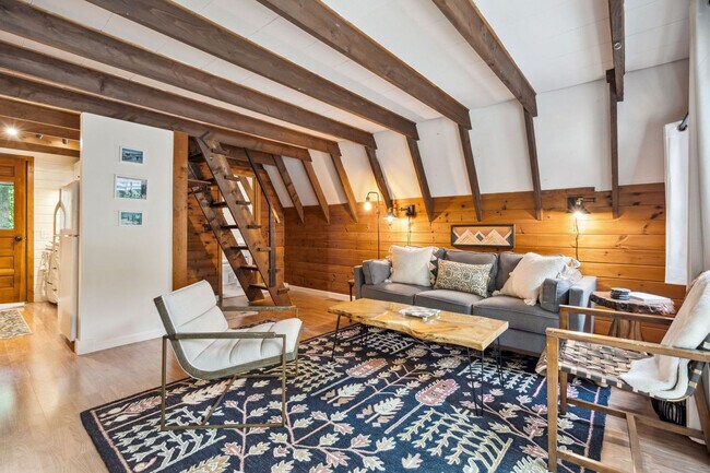 Building Photo - 51 Lake Pines Cir