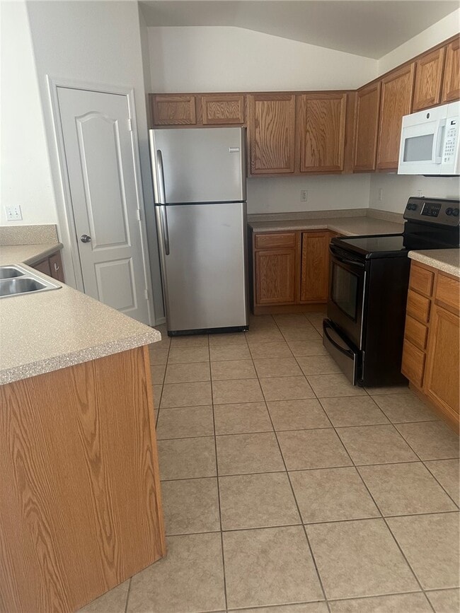 Building Photo - 2471 Sabino Dr