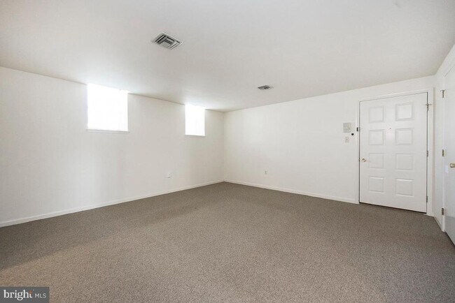 Building Photo - 3183 Main St.