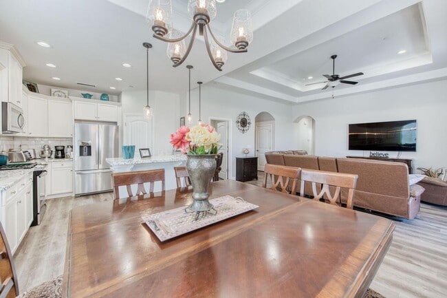 Building Photo - Gorgeous 4/2 Crown Home In Riverstone Community