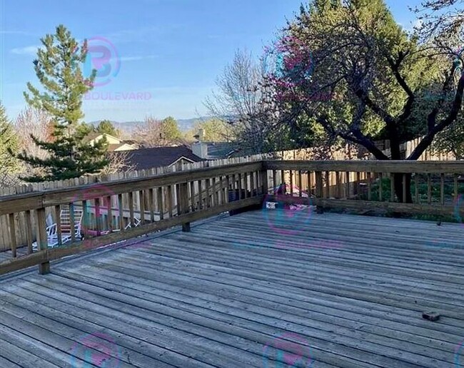 Building Photo - Spacious 4-bedroom, 3-bath home located in...