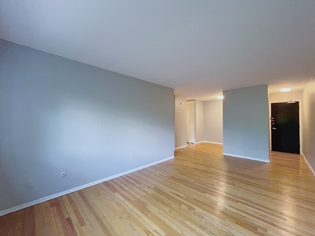 Building Photo - 736 W Buena Ave