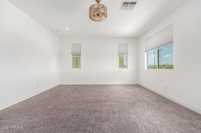 Building Photo - 5221 N 79th Dr