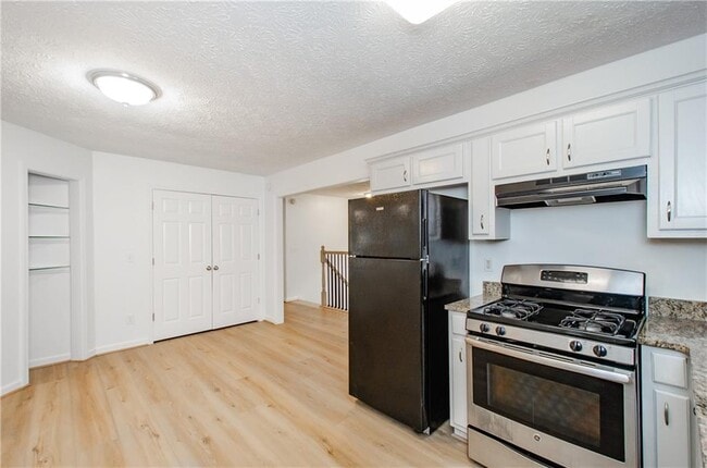 Building Photo - 2470 Cambridge Hills Rd