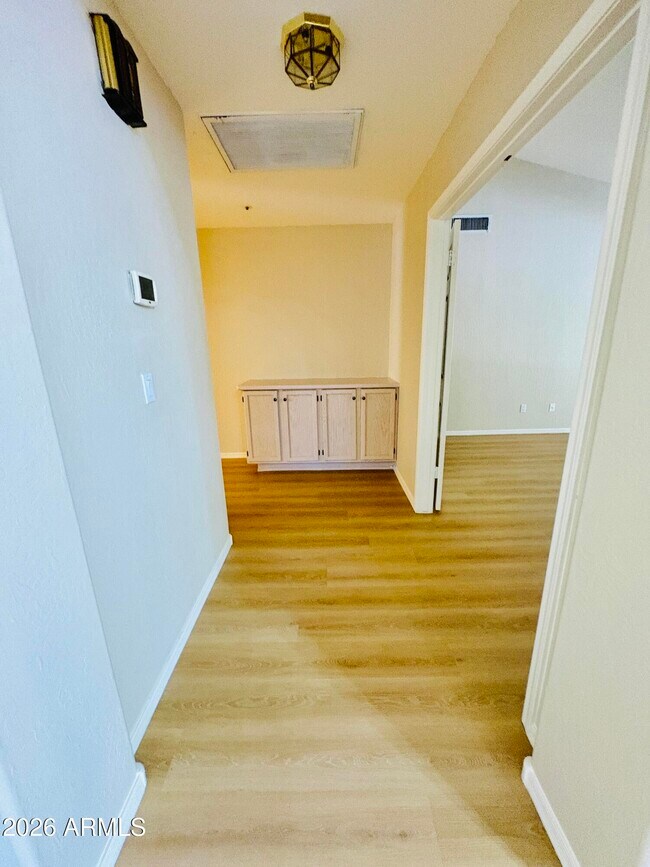 Building Photo - 8947 E Palm Ridge Dr