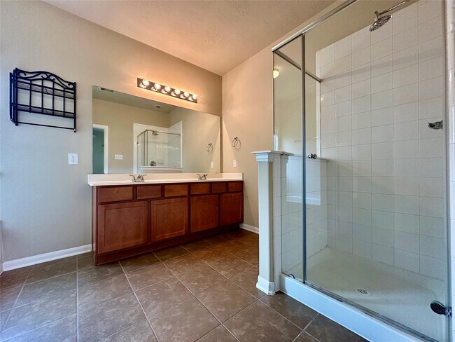 Building Photo - 11111 Kingsnorth Dr