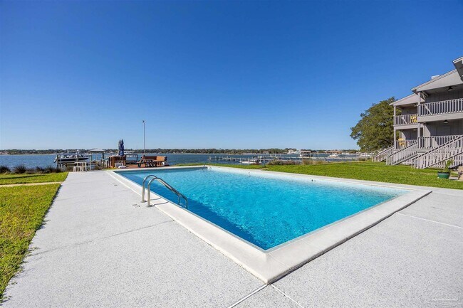 Building Photo - 14180 River Rd