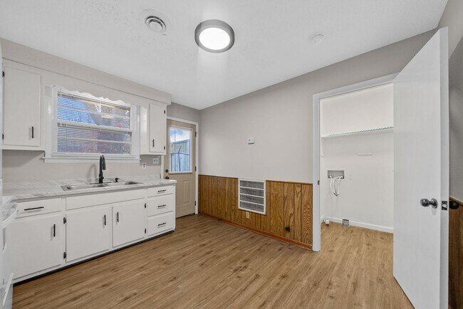 Building Photo - 125 Tandy Dr