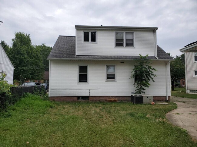 Building Photo - 5451 Summit Rd