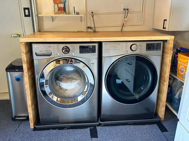 Building Photo - 819 Villa Vista St