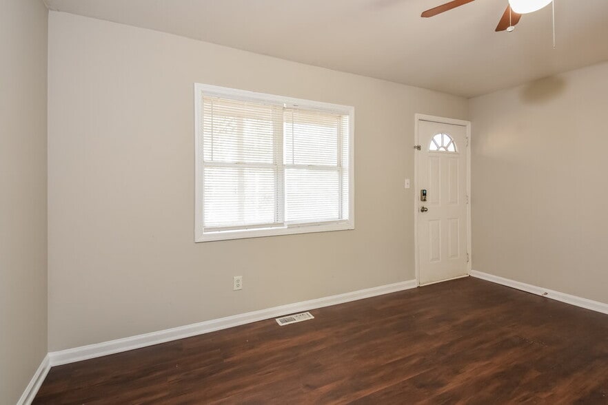 Building Photo - 5734 Amalfi Way