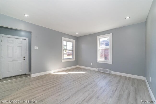 Building Photo - 9327 Schaefer Hwy