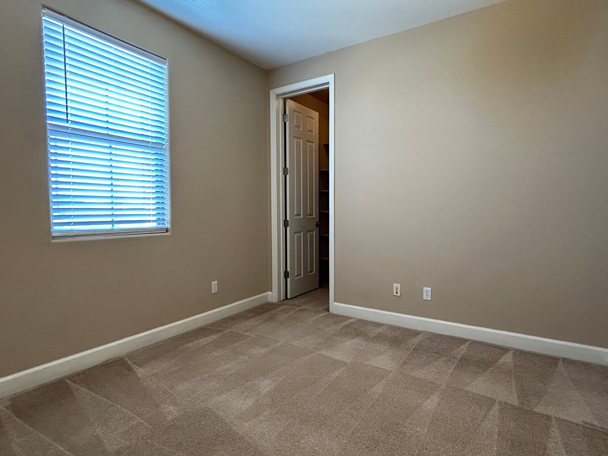 5th Bed Upstairs - 300 W Wisteria Pl