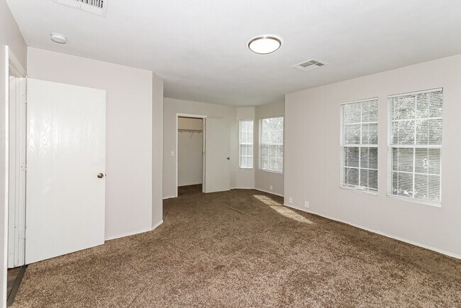 Building Photo - 6250 Gillian Park Dr