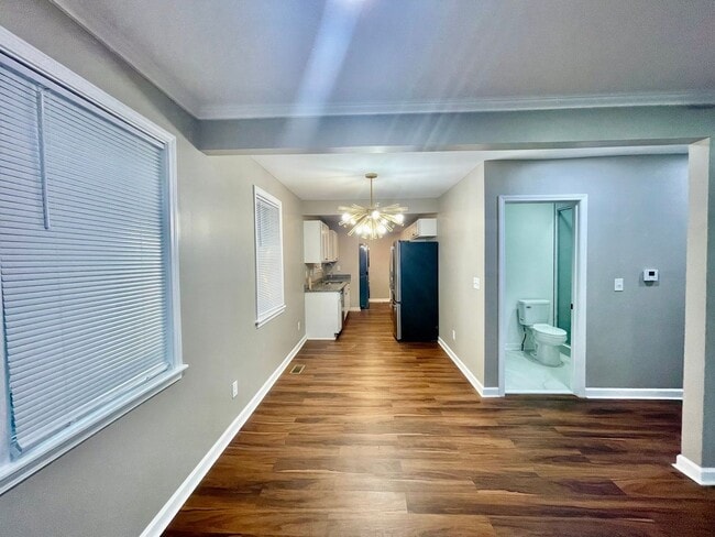 Building Photo - Welcome to this stunning 3-bedroom, 2-bath...