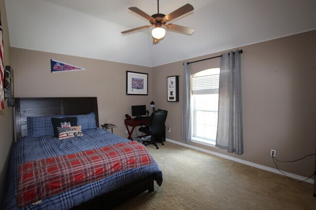 Building Photo - Lease Takeover Opportunity Available: Stun...