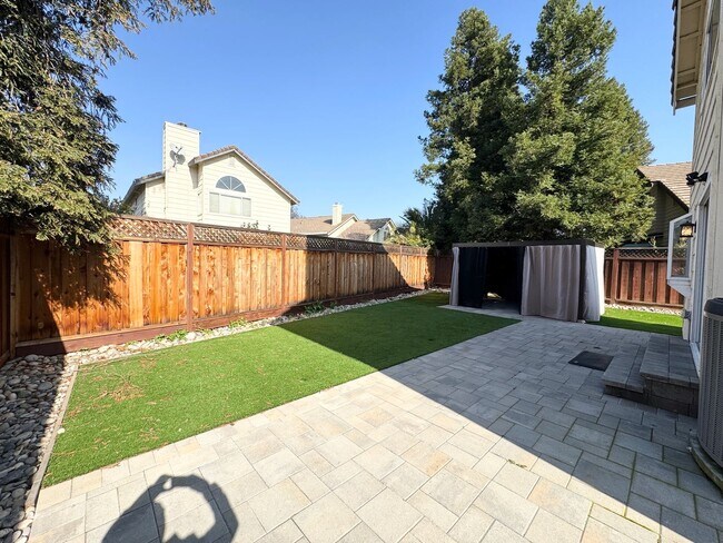 Building Photo - Great Shape Single Family Home in Livermore