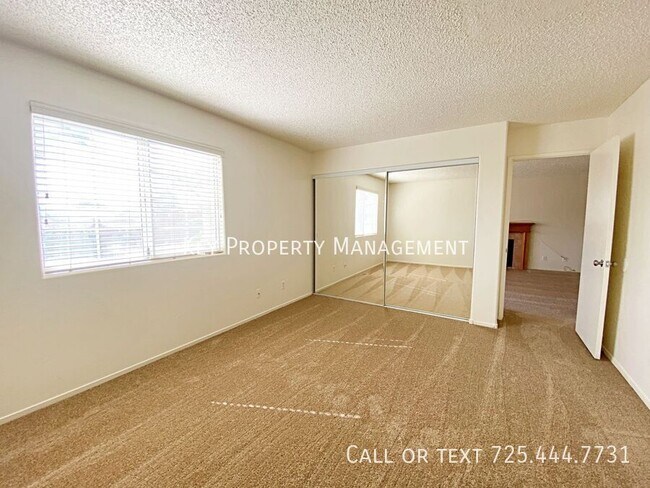 Building Photo - 2 BEDROOM CONDO OFF OF DESERT INN AND FORT...