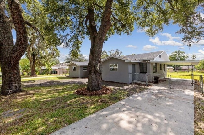 Building Photo - 112 S Fern Rd