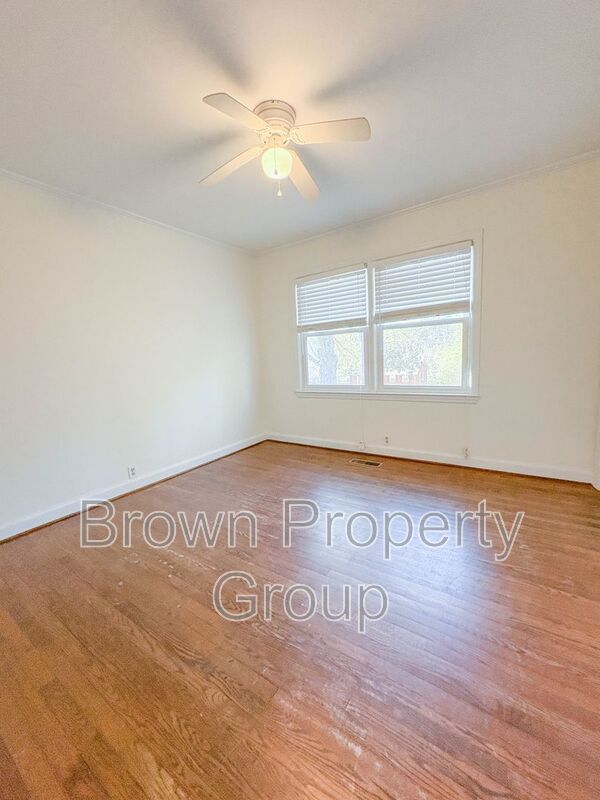 Building Photo - 2522 Mirror Lake Dr