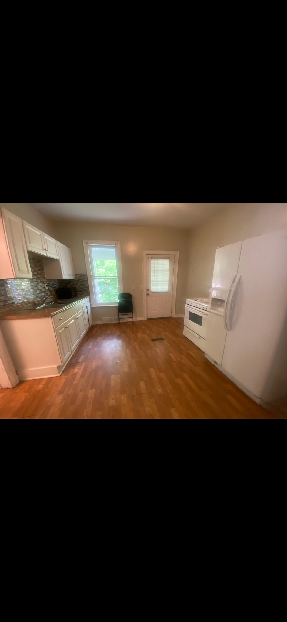 Building Photo - 21 Haendel St