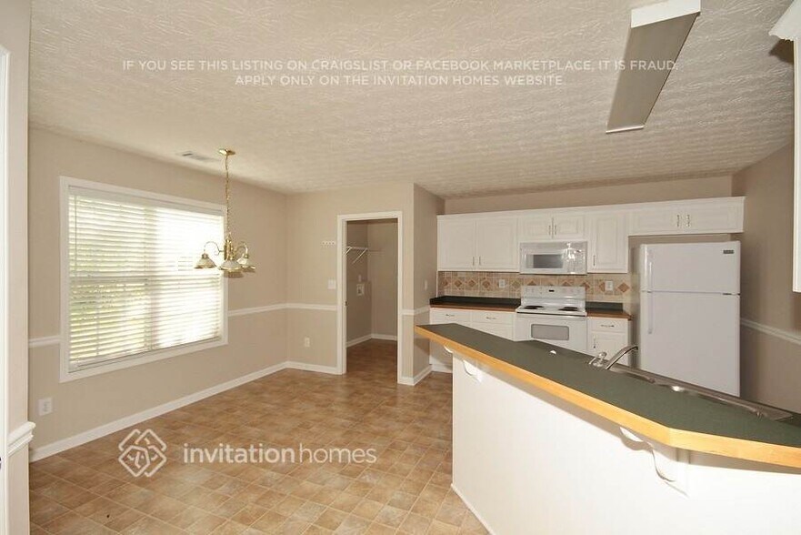 Building Photo - 2720 Hidden Creek Dr SW