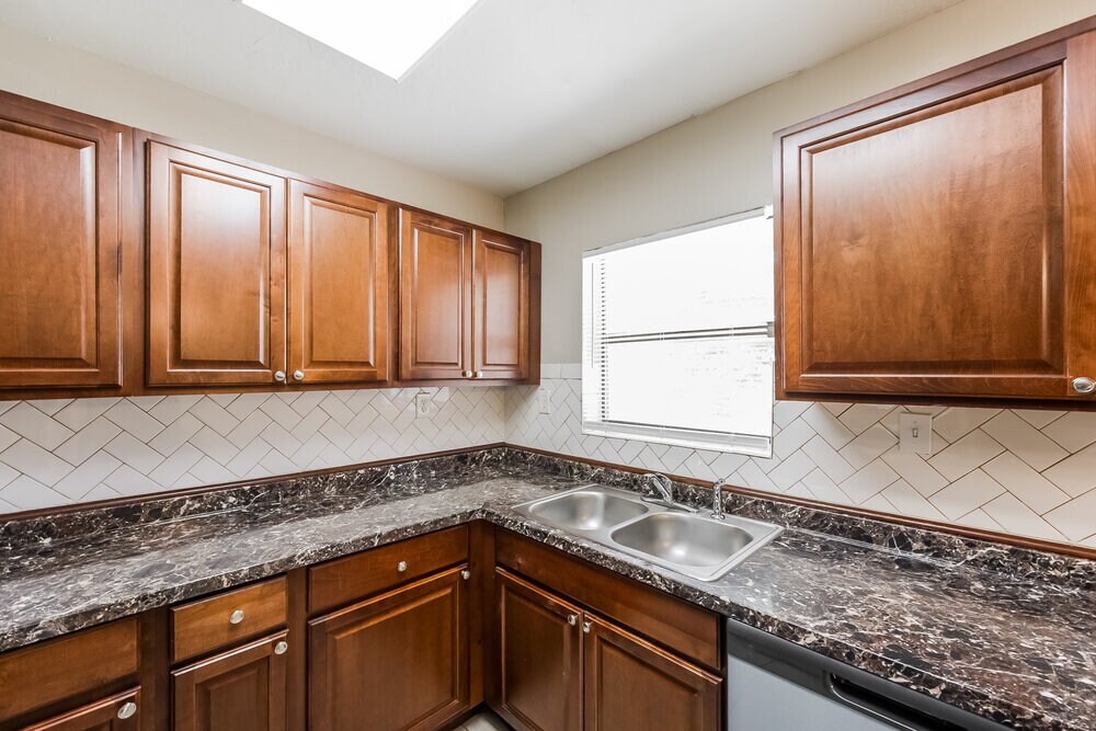 Building Photo - 800 Jarmilla Ln