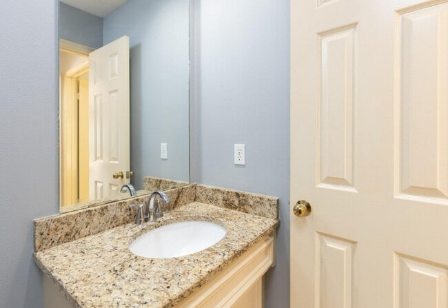 Building Photo - 3926 Oak Gardens Dr