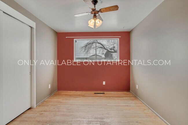 Building Photo - 961 S 190 W