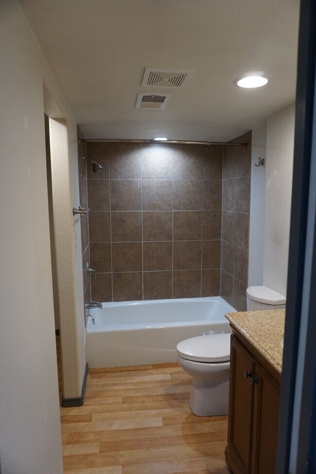 Building Photo - 2618 22