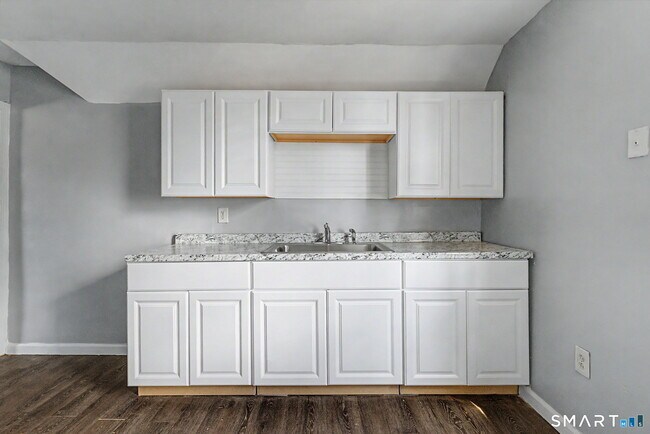 Building Photo - 23 Beacon St