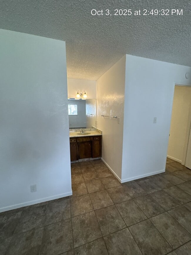 Building Photo - 2967