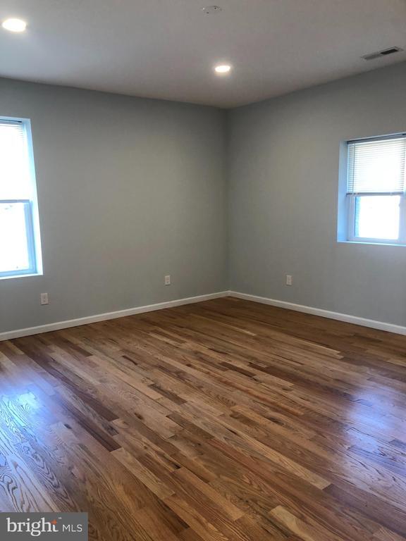 Building Photo - 441 Leverington Ave