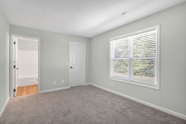 Building Photo - 515 Cely Ln