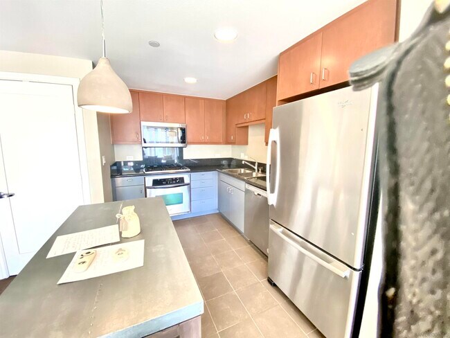 Building Photo - 875 G St
